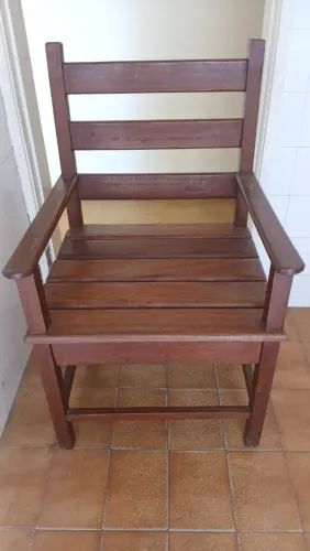 Cadeira madeira maciça 
