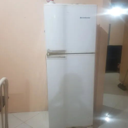 Geladeira em ótimo estado pega e usar