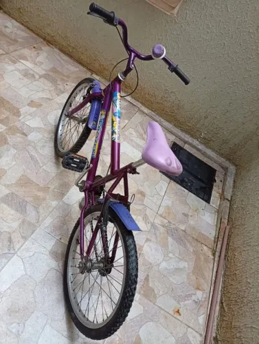 Vende uma bicicleta aro 20