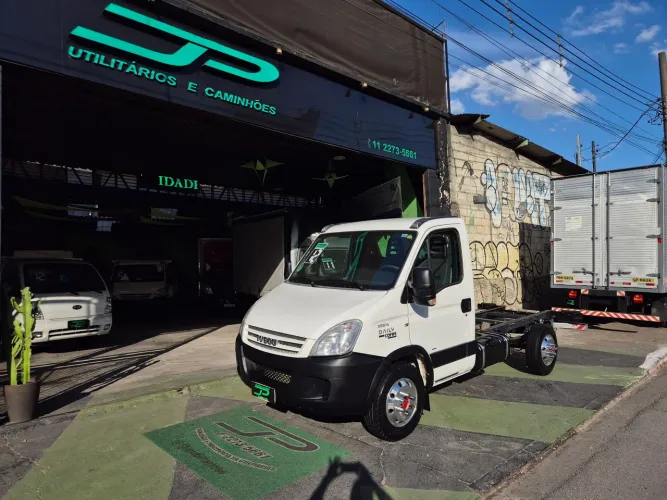Iveco Daily Chassi 70c16 Massimo 3.0 16V Turbo Diesel Mec. 2012