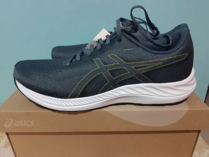 tênis asics 43" ( NOVO )
