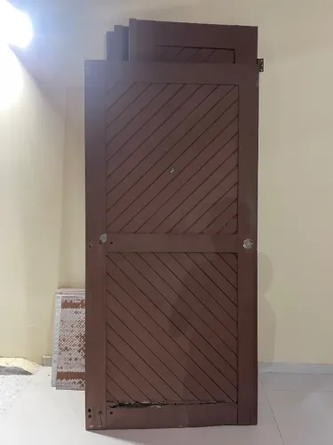 Portão de garagem e de passagem em madeira