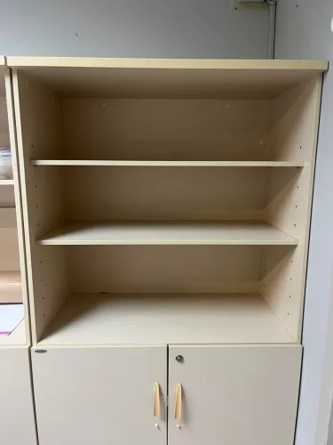 Estante/armário multifuncional