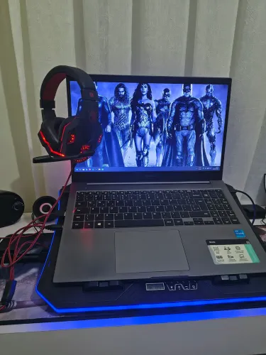 Vende -se Fone Gamer  Cor Vermelho