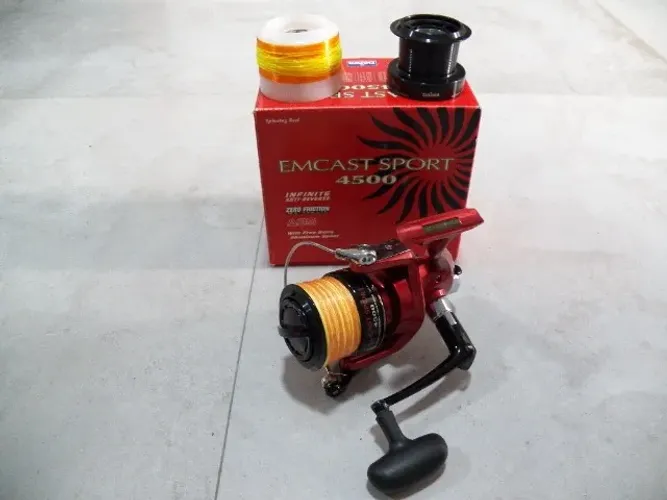 Molinete Daiwa Emcast - Sport 4500