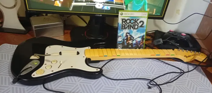 Guitarra Rock Band oficial Xbox 360 com 3 jogos originais 