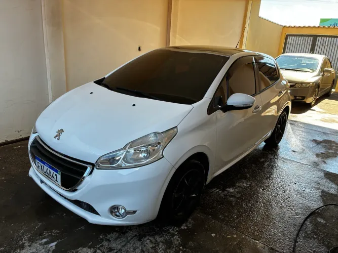 Peugeot 208 Allure 1.5 Flex 8V 5P 2015