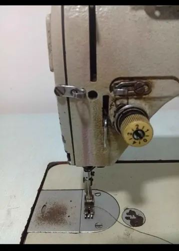 Vende-se máquina de costura
