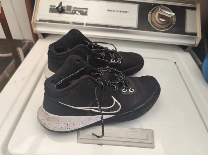 Vendo tênis Nike Kyrie Flytrap IV número 41