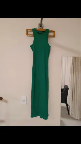 Vestido tubinho midi malha canelada