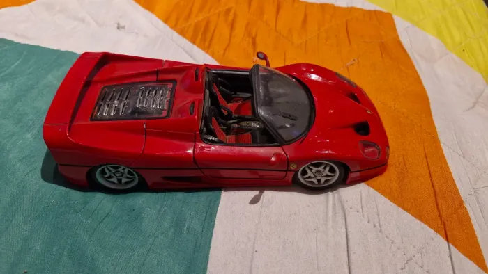 Miniatura Ferrari F50 Vermelha Maisto