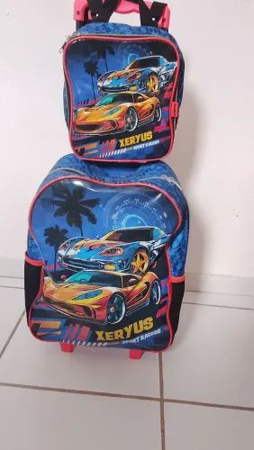 Vende-se mochila de carrinho usada poucas vezes acompanha lancheira 