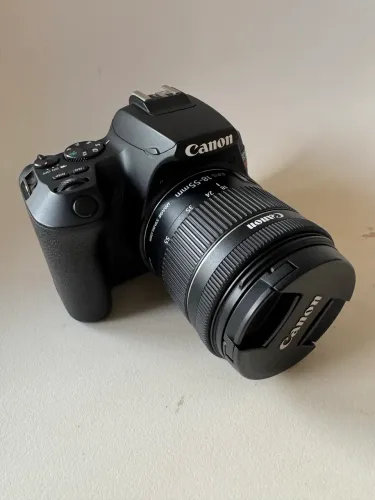 Vendo Cânon SL3 + Lente do kit + Acessórios 