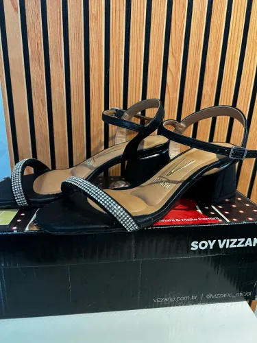 Sandália Preta Vizzano Tira Strass Salto Baixo Impecável - 34
