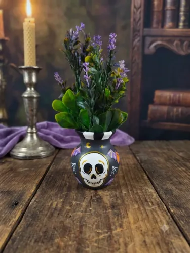 Vasinho de Halloween com arranjo envelhecido