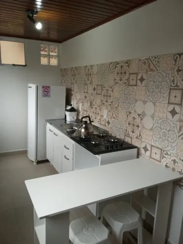 Alugo apartamento anual no Campeche a 50m. da praia.