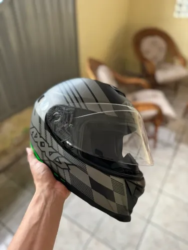 Capacete AXXIS Eagle Tamanho 60 (G) - Semi Novo - Pouquíssimo Uso