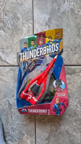 Thunderbird 3 na caixa