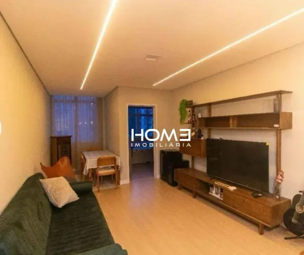 Apartamento Reformado na Quadra da Praia de Icaraí | 2 Quartos com Closet | Escritório | A