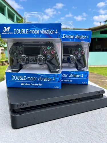 PS4 Slim 1TB Desbloqueado + 2 Controles Novos