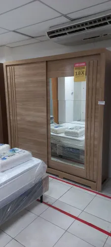 Guarda-roupa Henn Aston