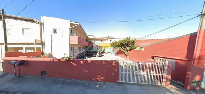 Edificação de alvenaria de dois pavimentos com 8 apartamentos de 1 quarto, 4 por pavimento
