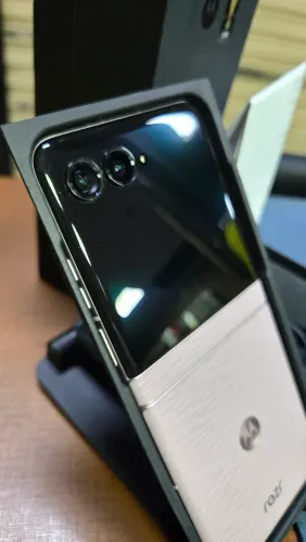 Motorola  Razr 70