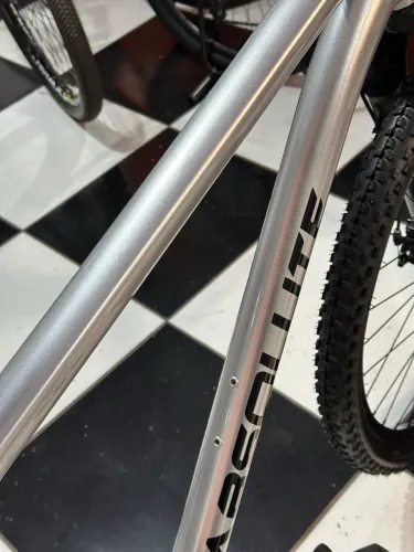 Bike aro 29 cubo k9 pneus novos, parcelo cartão