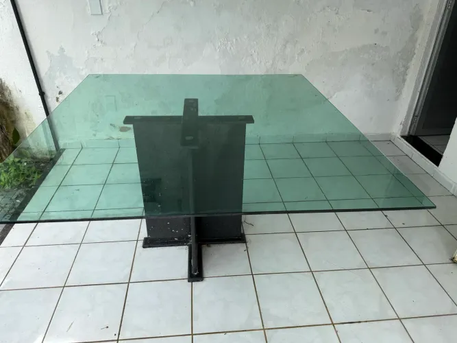 Preço de desapego - Mesa com base de Granito 