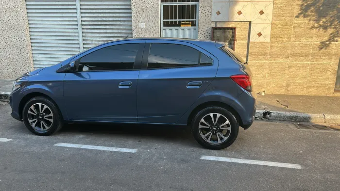 Chevrolet Onix Hatch LTZ 1.4 8V Flex Power Aut. 4P 2014