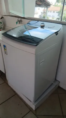 MÁQUINA DE LAVAR BRASTEMP 14 KG POUCO USO , QUEM COMPROU NAO SABIA LIGAR . NOVA .