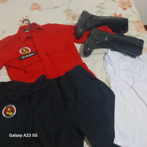 Vendo uniforme de bombeiro brigadista complet