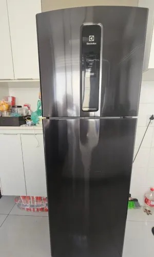 Vendo geladeira semi nova
