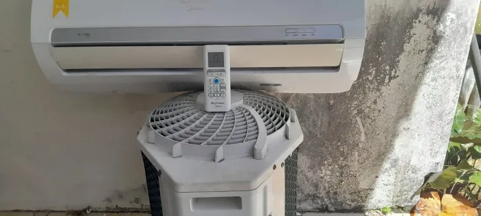Ar condicionado mideia de 9.000 btus 1.000,00 reais