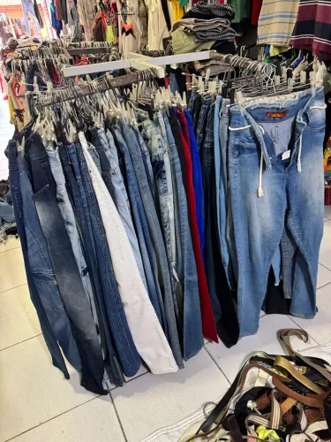 Calças jeans feminina ótimo estado
