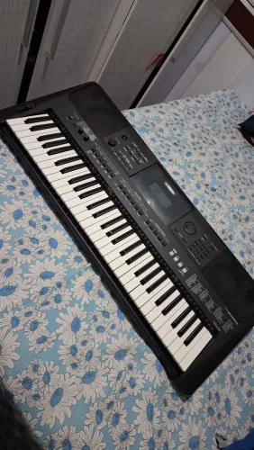 Teclado yamara PSR e 453