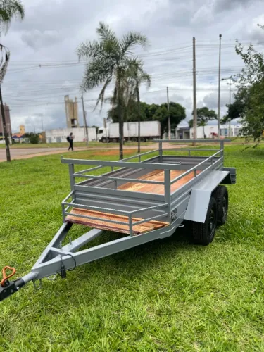 Reboque Novo, homologado pelo Denatran, estrutura pesada com capacidade até 1.200kg.