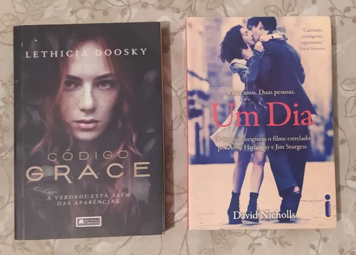 SÃO DOIS LIVROS por R$ 50,00 - Excelente Estado