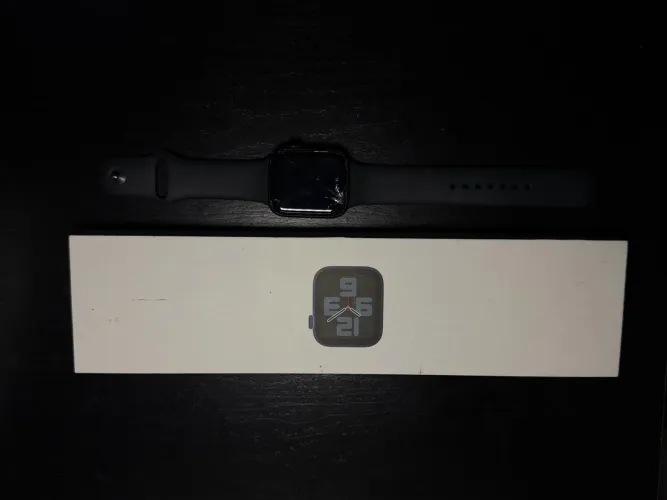 Apple Watch SE (2nd Gen), 44 mm, Midnight Aluminum, Midnight Sport Band, GPS.