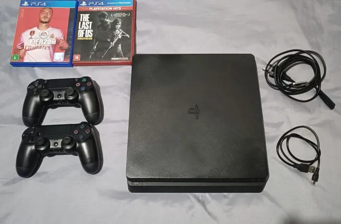 Playstation 4 com 2 controles + 2 jogos