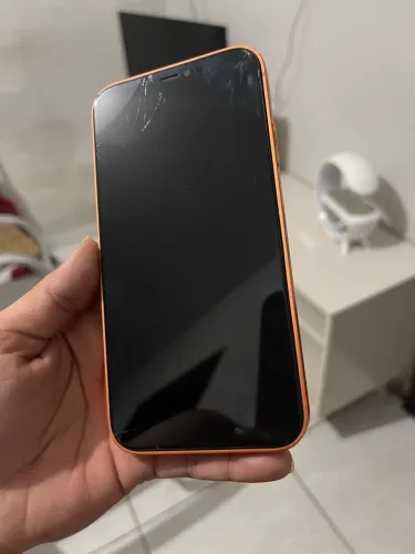 iPhone XR na carcaça do 17 pro
