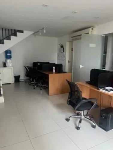 Prédio/Edifício Inteiro para Locação por R$ 6.000,00/mês - Vila Hamburguesa - São Paulo/UF