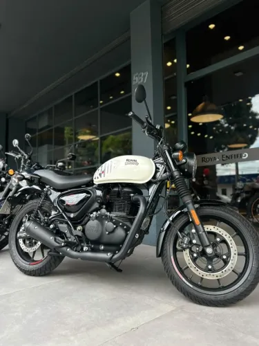 ROYAL ENFIELD HUNTER 350 DAPPER WHITE