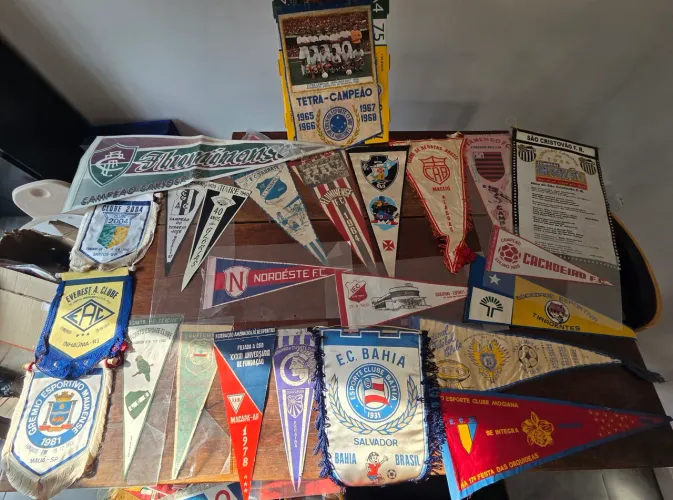 Lote flâmulas de futebol diversas cruzeiro Fluminense Sevillla