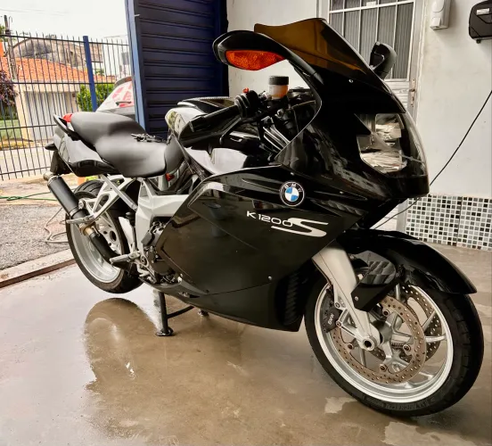 BMW K1200S 2006 - Uma obra-prima da engenharia alemã. Raríssima em Recife.