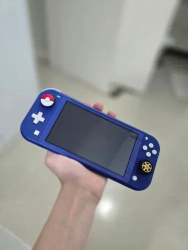 Nintendo Switch Lite + Cartão de 128gb com carregador original