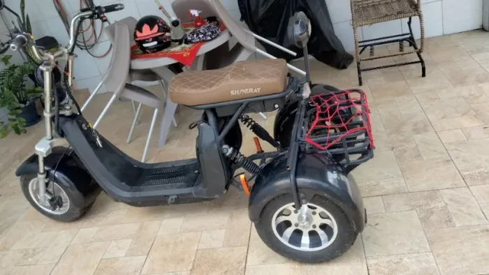 Vende- se um Triciclo elétrico da Shineray comprado em 2022 mas com bateria nova.