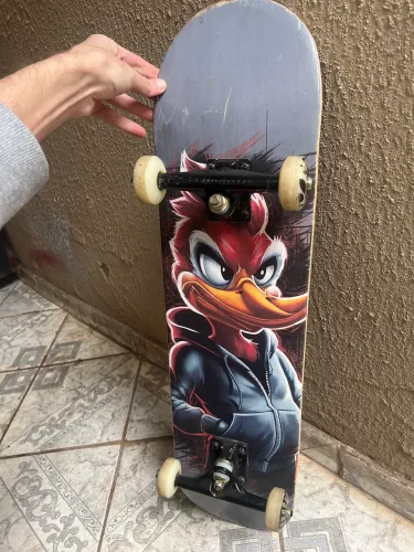 Skate semi novo praticamente nunca usado