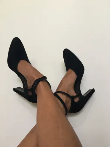 Scarpin  sapato  bico fino preto veludo  TAM 35 