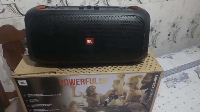 CAIXA DE SOM JBL PARTYBOX ON THE GO